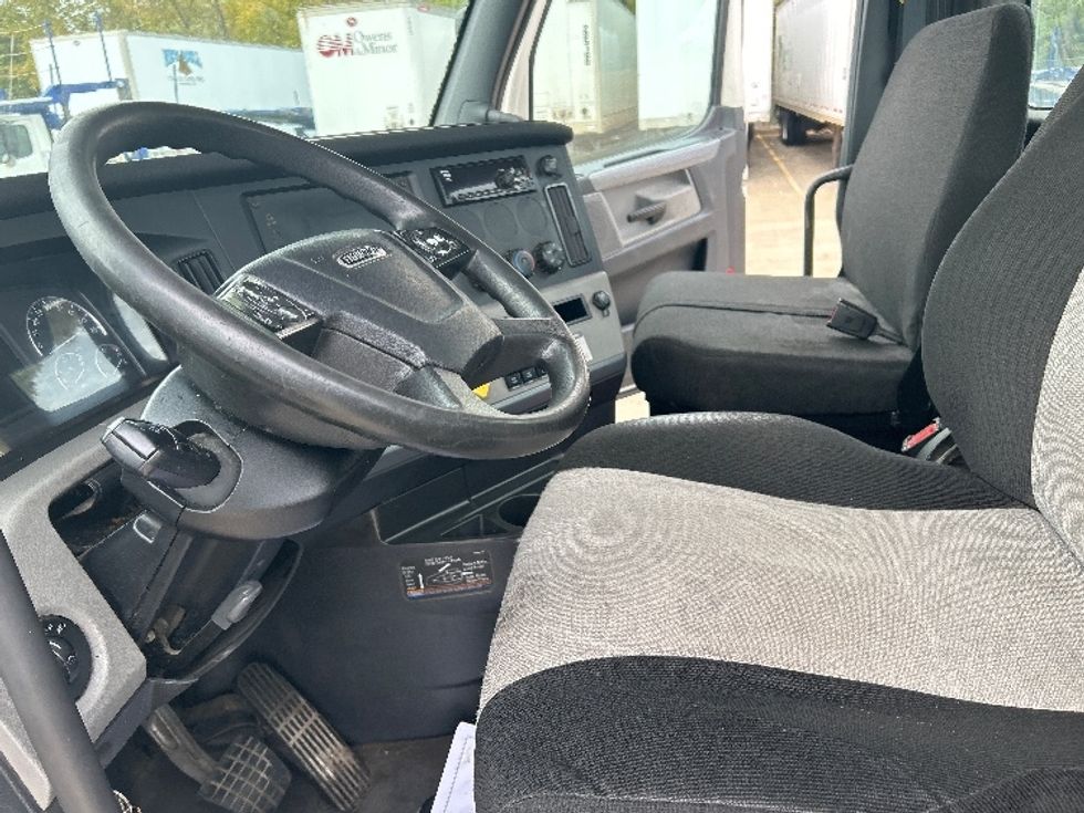 Day Cab Tractor-Heavy Duty Tractors-Freightliner-2018-T12664ST-Memphis-TN-563,385\n\t\tmiles-$ 34,750 - Image 10