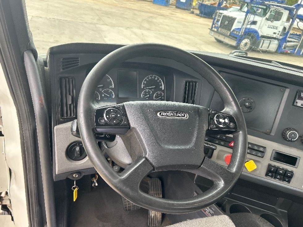 Day Cab Tractor-Heavy Duty Tractors-Freightliner-2018-T12664ST-Memphis-TN-563,385\n\t\tmiles-$ 34,750 - Image 11