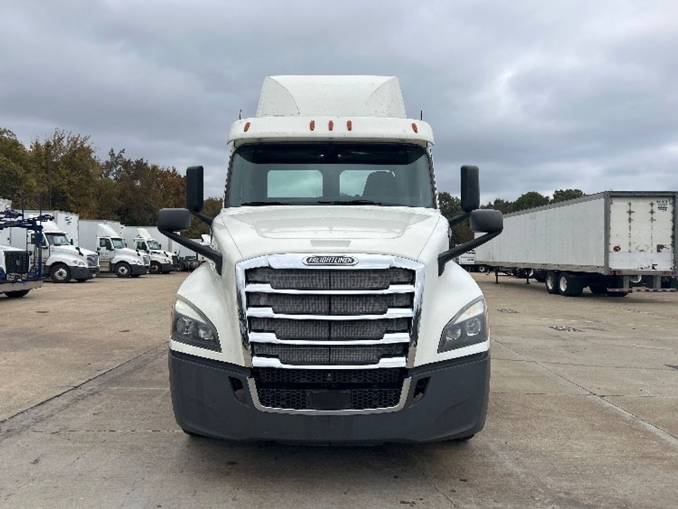 Day Cab Tractor-Heavy Duty Tractors-Freightliner-2018-T12664ST-Memphis-TN-563,385\n\t\tmiles-$ 34,750 - Image 2