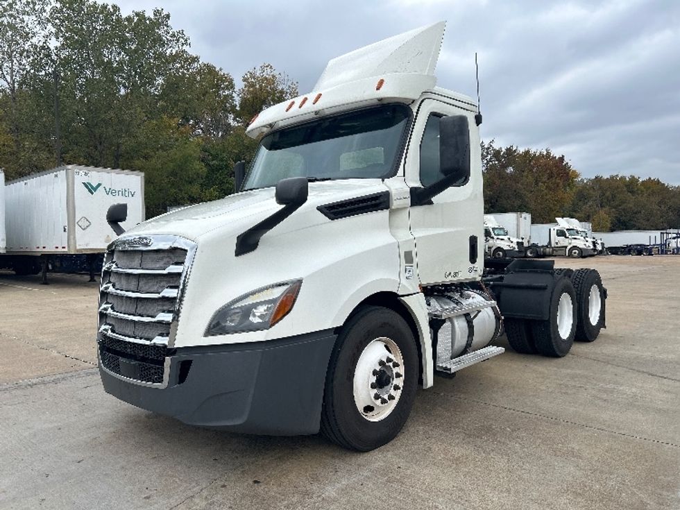 Day Cab Tractor-Heavy Duty Tractors-Freightliner-2018-T12664ST-Memphis-TN-563,385\n\t\tmiles-$ 34,750 - Image 3
