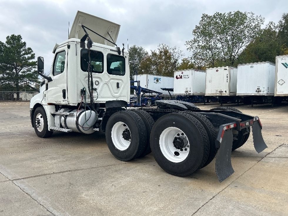 Day Cab Tractor-Heavy Duty Tractors-Freightliner-2018-T12664ST-Memphis-TN-563,385\n\t\tmiles-$ 34,750 - Image 5