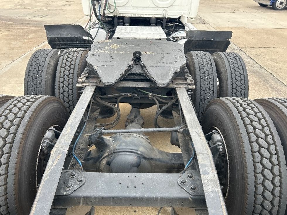 Day Cab Tractor-Heavy Duty Tractors-Freightliner-2018-T12664ST-Memphis-TN-563,385\n\t\tmiles-$ 34,750 - Image 6