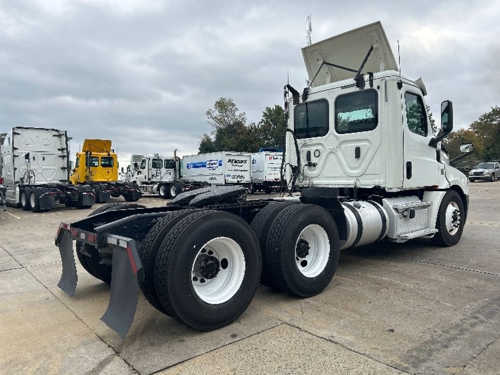 Day Cab Tractor-Heavy Duty Tractors-Freightliner-2018-T12664ST-Memphis-TN-563,385\n\t\tmiles-$ 34,750 - Image 7