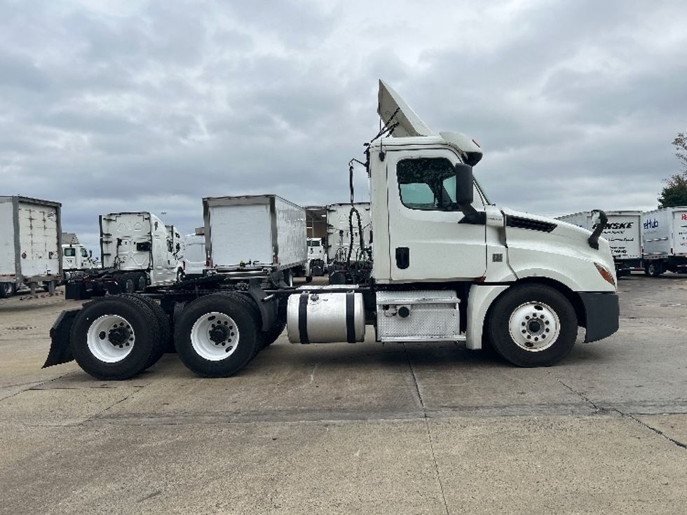 Day Cab Tractor-Heavy Duty Tractors-Freightliner-2018-T12664ST-Memphis-TN-563,385\n\t\tmiles-$ 34,750 - Image 8