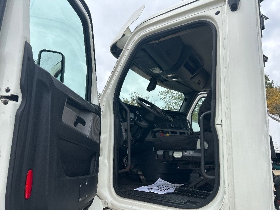 Day Cab Tractor-Heavy Duty Tractors-Freightliner-2018-T12664ST-Memphis-TN-563,385\n\t\tmiles-$ 34,750 - Image 9