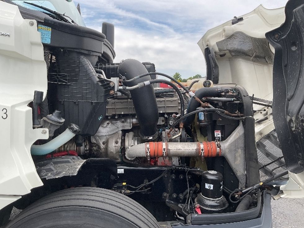 Day Cab Tractor-Heavy Duty Tractors-Freightliner-2018-T12664ST-Middlefield-OH-221,884\n\t\tmiles-$ 45,500 - Image 15
