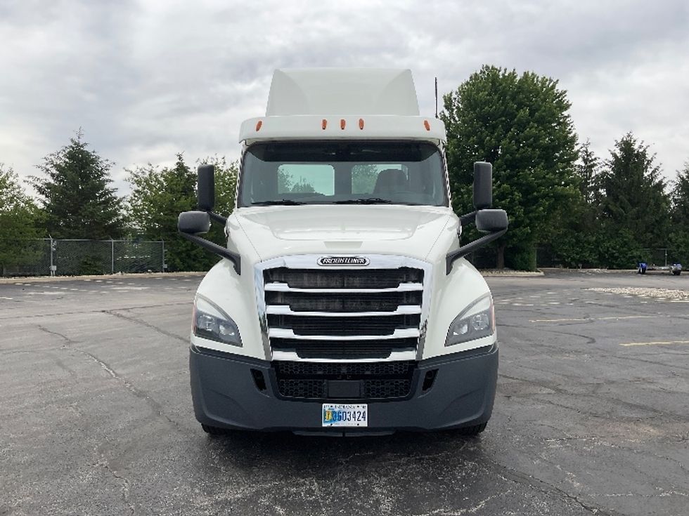 Day Cab Tractor-Heavy Duty Tractors-Freightliner-2018-T12664ST-Middlefield-OH-221,884\n\t\tmiles-$ 45,500 - Image 2