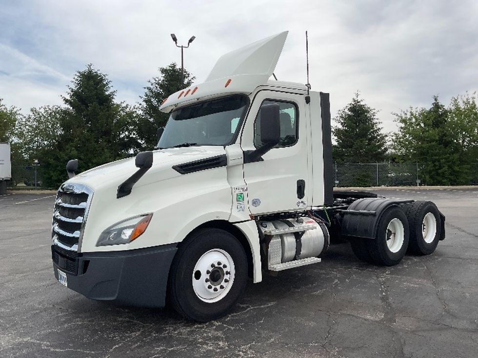 Day Cab Tractor-Heavy Duty Tractors-Freightliner-2018-T12664ST-Middlefield-OH-221,884\n\t\tmiles-$ 45,500 - Image 3