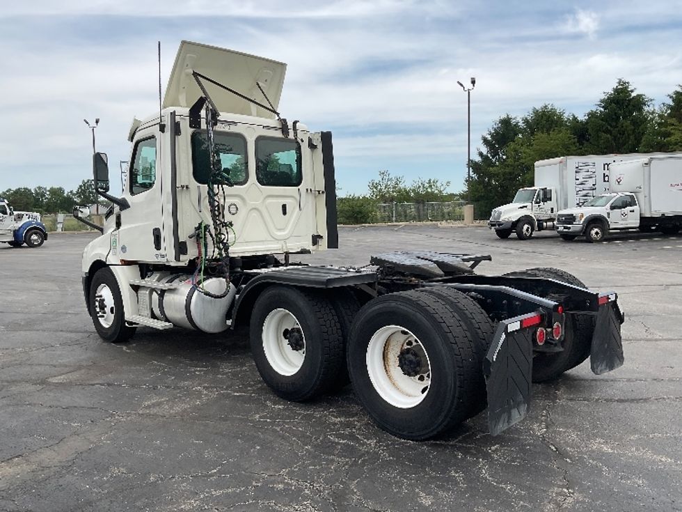 Day Cab Tractor-Heavy Duty Tractors-Freightliner-2018-T12664ST-Middlefield-OH-221,884\n\t\tmiles-$ 45,500 - Image 5
