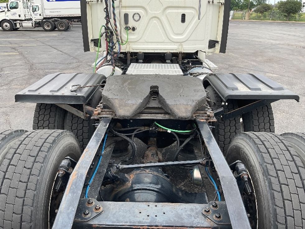 Day Cab Tractor-Heavy Duty Tractors-Freightliner-2018-T12664ST-Middlefield-OH-221,884\n\t\tmiles-$ 45,500 - Image 6