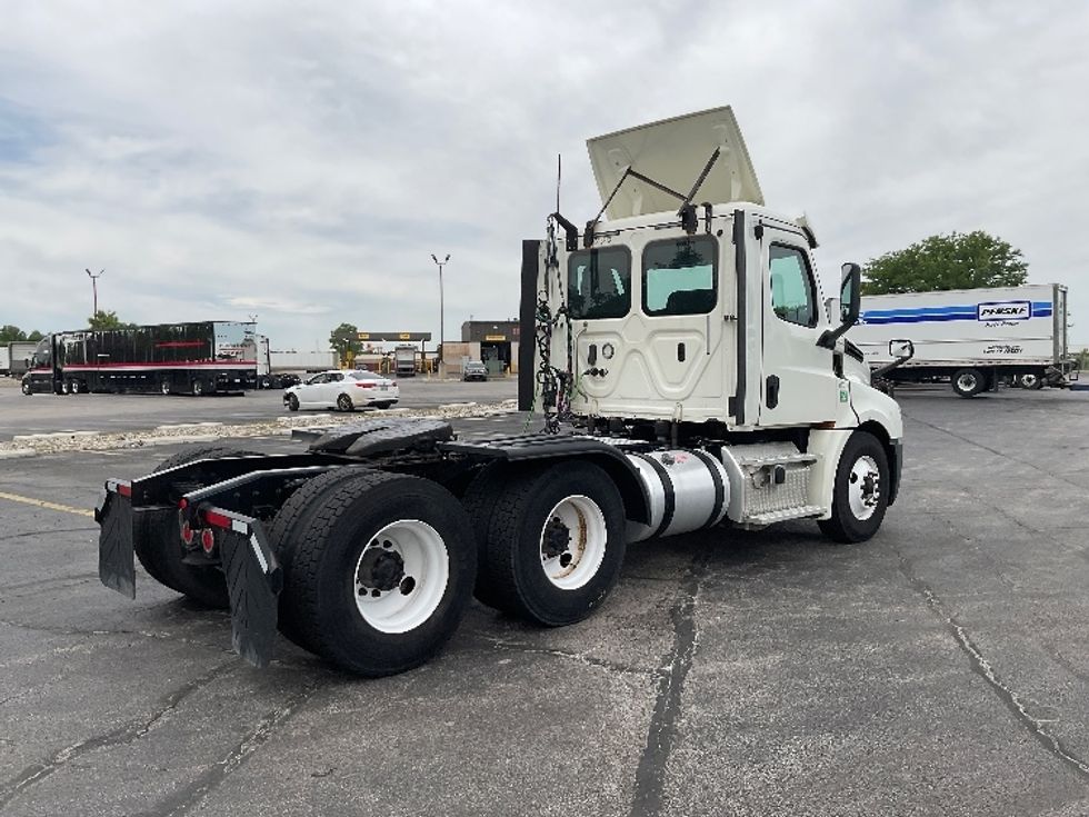 Day Cab Tractor-Heavy Duty Tractors-Freightliner-2018-T12664ST-Middlefield-OH-221,884\n\t\tmiles-$ 45,500 - Image 7
