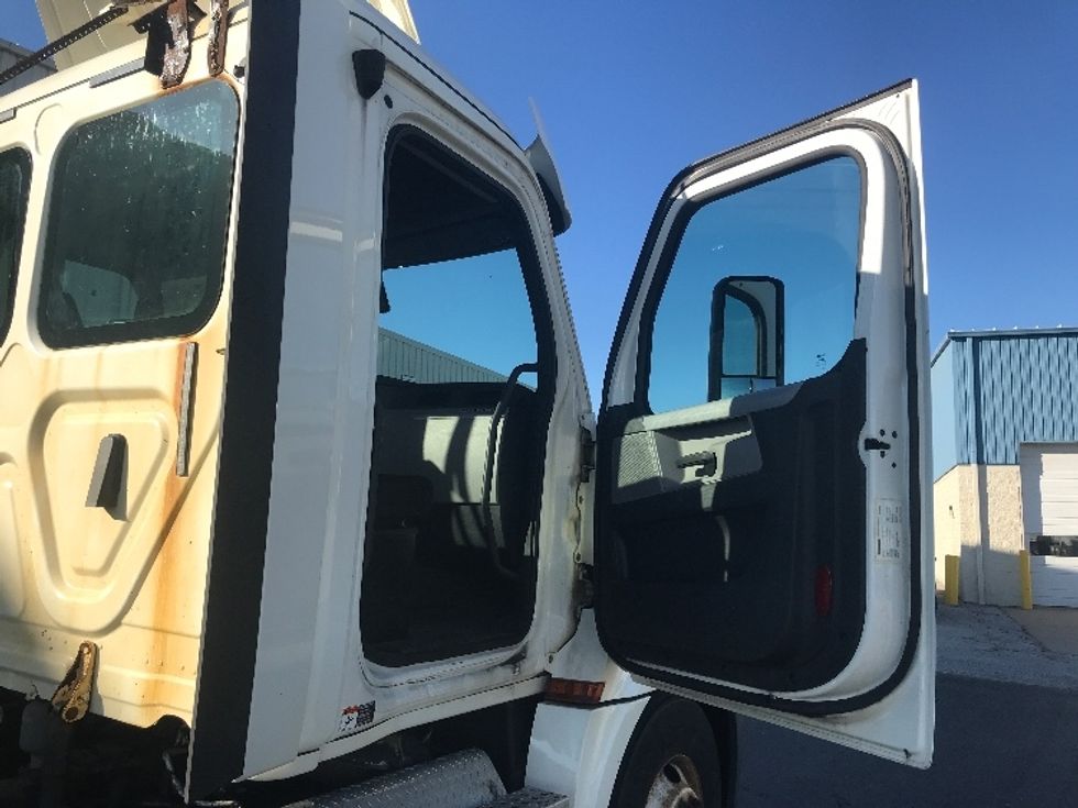 2018 Freightliner Cascadia 126" Day cab photo 10