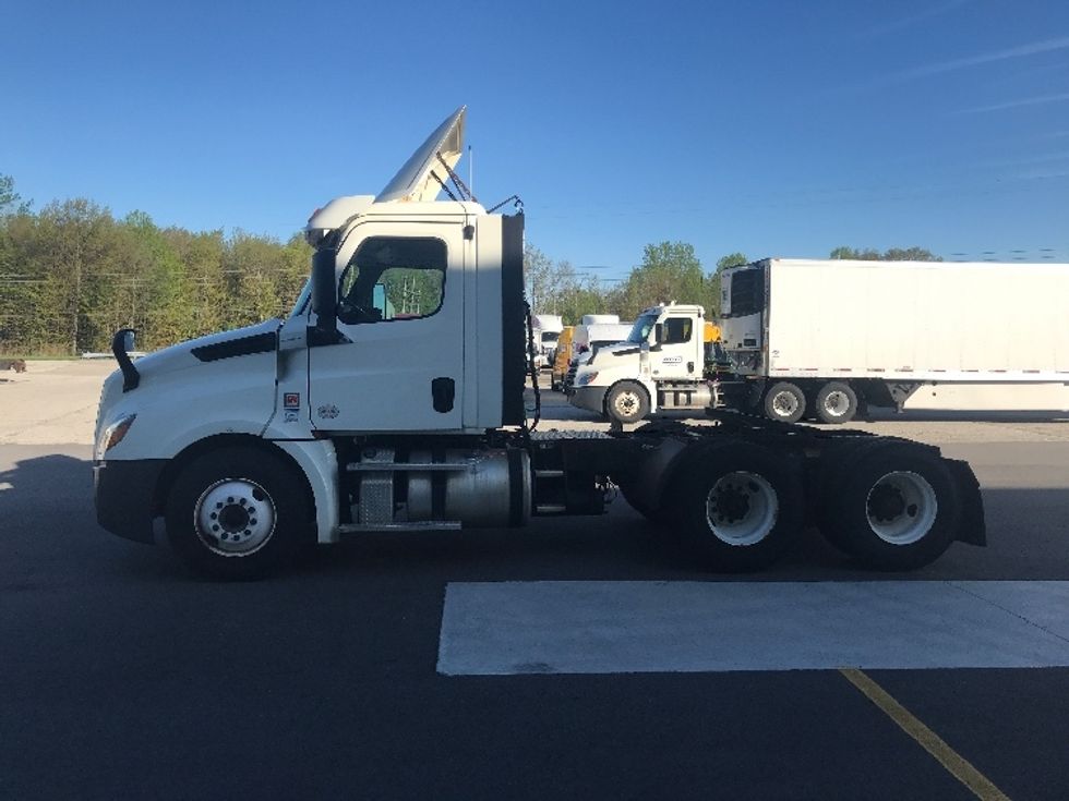 2018 Freightliner Cascadia 126" Day cab photo 4