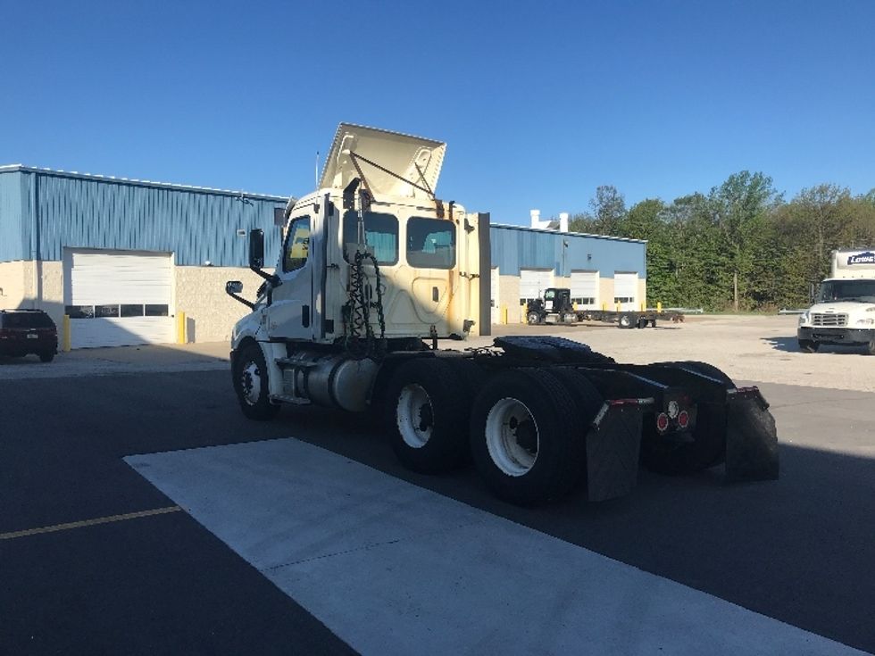 2018 Freightliner Cascadia 126" Day cab photo 5
