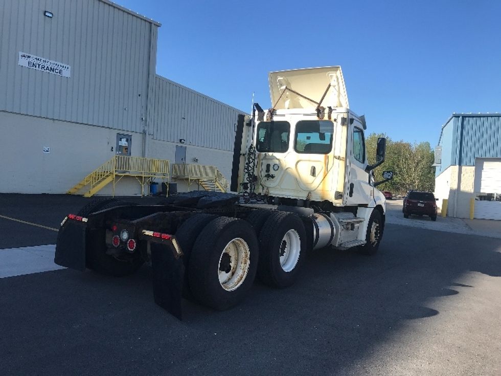 2018 Freightliner Cascadia 126" Day cab photo 6