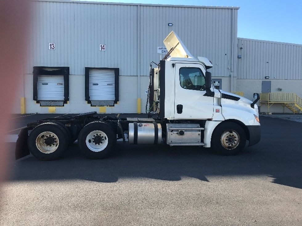 2018 Freightliner Cascadia 126" Day cab photo 7