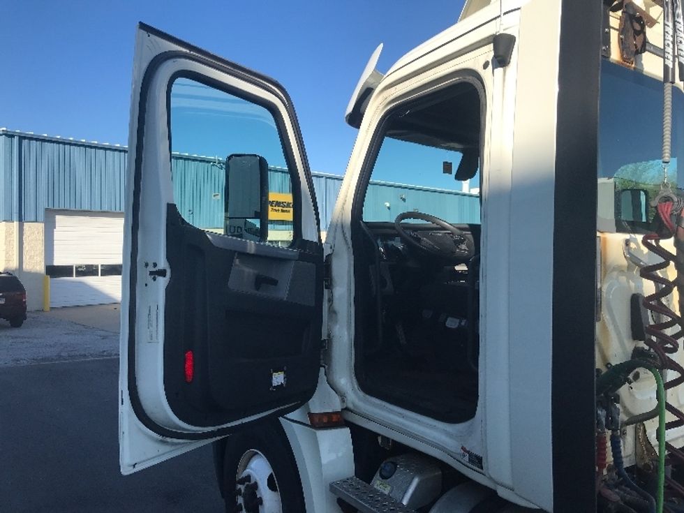 2018 Freightliner Cascadia 126" Day cab photo 8