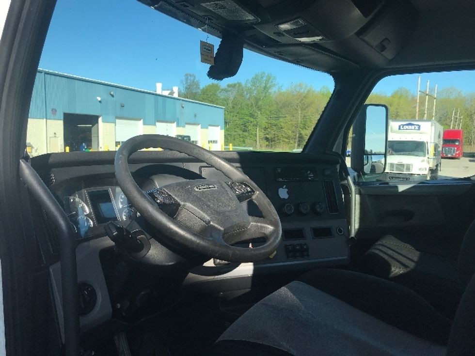 Day Cab Tractor-Heavy Duty Tractors-Freightliner-2018-T12664ST-Middlefield-OH-346,917\n\t\tmiles-$ 15,500 - Image 10