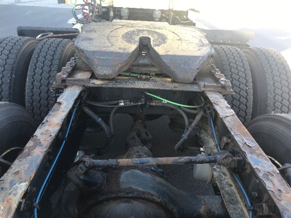 Day Cab Tractor-Heavy Duty Tractors-Freightliner-2018-T12664ST-Middlefield-OH-346,917\n\t\tmiles-$ 15,500 - Image 6