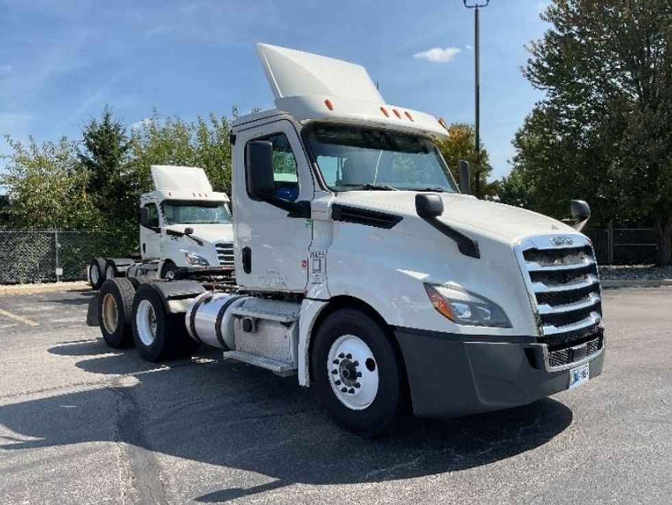 Day Cab Tractor-Heavy Duty Tractors-Freightliner-2018-T12664ST-Middlefield-OH-368,662\n\t\tmiles-$ 52,000 - Image 1