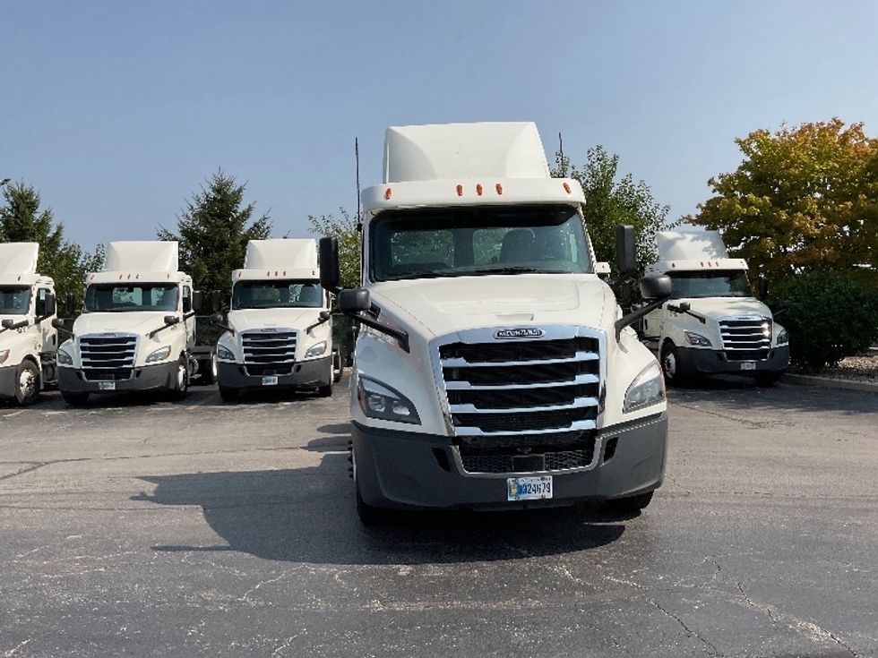 Day Cab Tractor-Heavy Duty Tractors-Freightliner-2018-T12664ST-Middlefield-OH-368,662\n\t\tmiles-$ 52,000 - Image 2