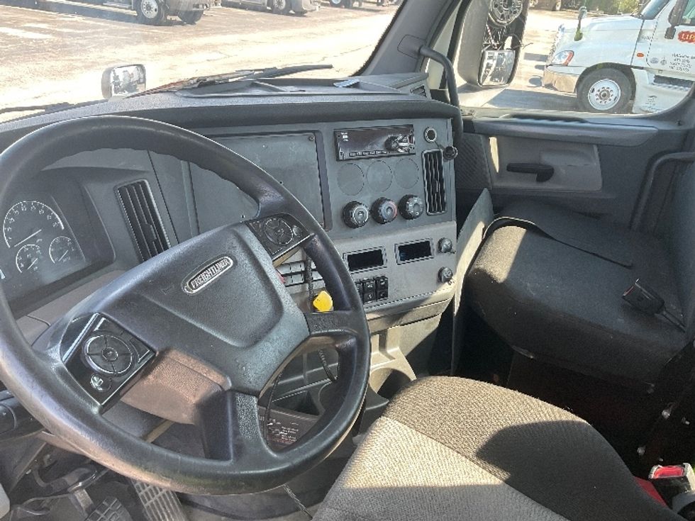 Day Cab Tractor-Heavy Duty Tractors-Freightliner-2018-T12664ST-Middlefield-OH-462,855\n\t\tmiles-$ 46,500 - Image 10
