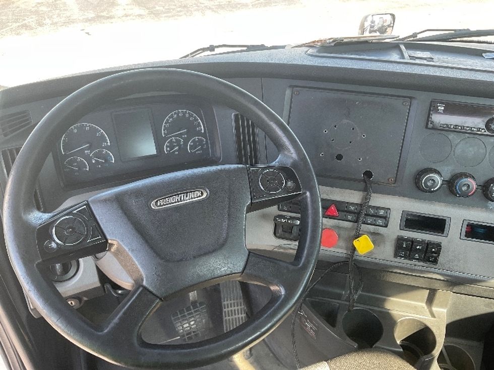 Day Cab Tractor-Heavy Duty Tractors-Freightliner-2018-T12664ST-Middlefield-OH-462,855\n\t\tmiles-$ 46,500 - Image 11