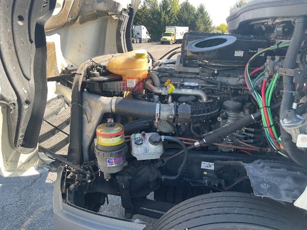 Day Cab Tractor-Heavy Duty Tractors-Freightliner-2018-T12664ST-Middlefield-OH-462,855\n\t\tmiles-$ 46,500 - Image 16