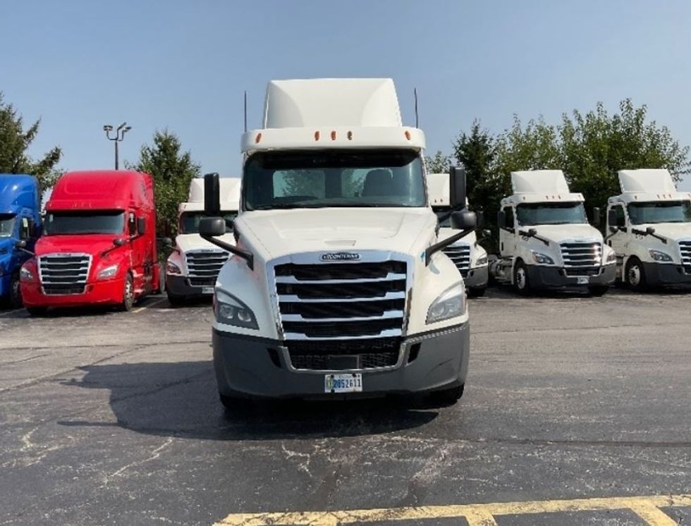 Day Cab Tractor-Heavy Duty Tractors-Freightliner-2018-T12664ST-Middlefield-OH-462,855\n\t\tmiles-$ 46,500 - Image 2