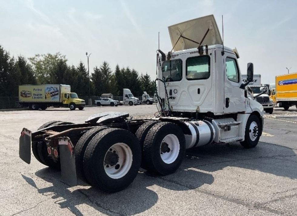 Day Cab Tractor-Heavy Duty Tractors-Freightliner-2018-T12664ST-Middlefield-OH-462,855\n\t\tmiles-$ 46,500 - Image 7