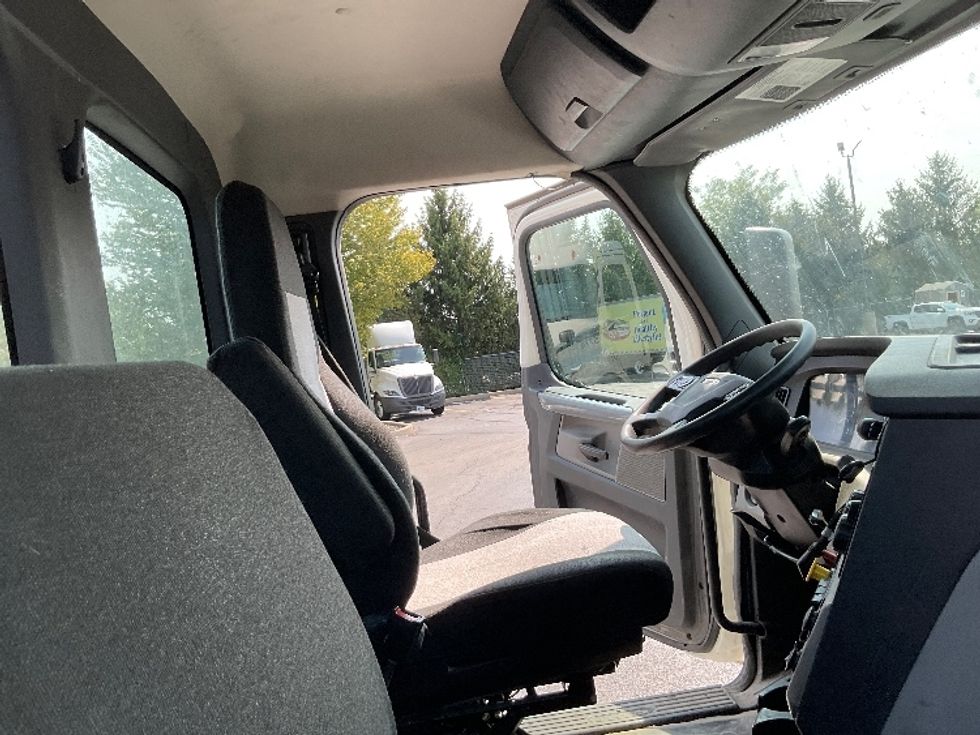 Day Cab Tractor-Heavy Duty Tractors-Freightliner-2018-T12664ST-Middlefield-OH-464,443\n\t\tmiles-$ 46,500 - Image 14