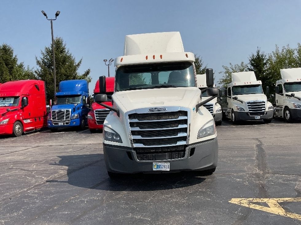 Day Cab Tractor-Heavy Duty Tractors-Freightliner-2018-T12664ST-Middlefield-OH-464,443\n\t\tmiles-$ 46,500 - Image 2