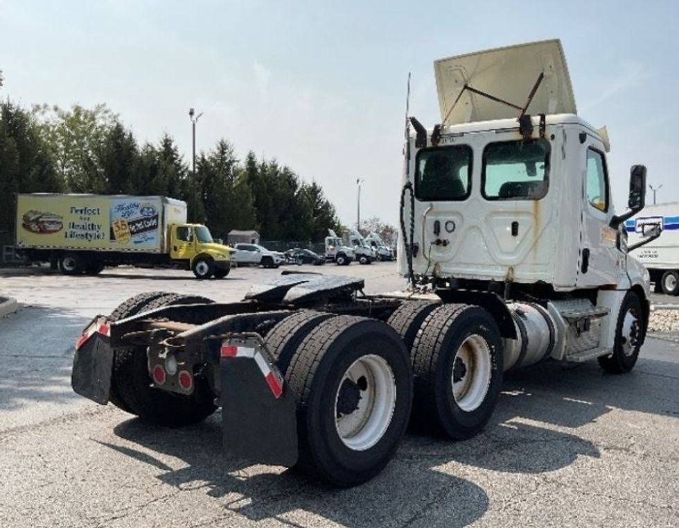Day Cab Tractor-Heavy Duty Tractors-Freightliner-2018-T12664ST-Middlefield-OH-464,443\n\t\tmiles-$ 46,500 - Image 7