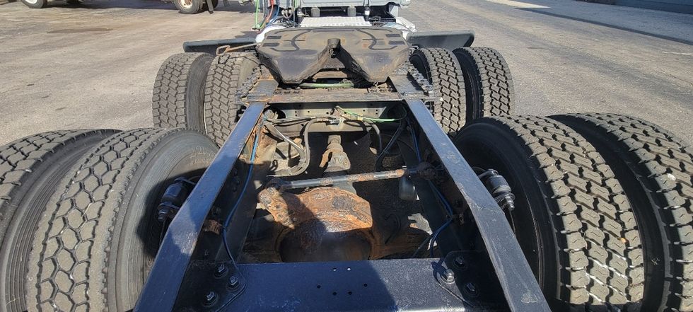 Day Cab Tractor-Heavy Duty Tractors-Freightliner-2018-T12664ST-Middlefield-OH-477,656\n\t\tmiles-$ 42,750 - Image 6