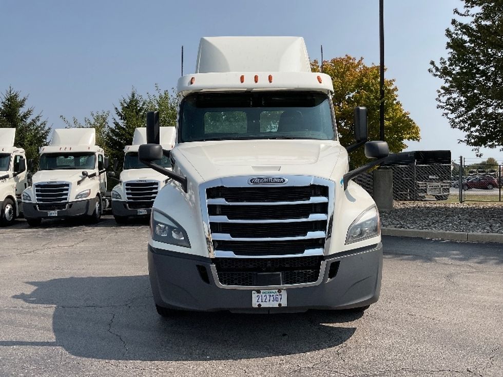 Day Cab Tractor-Heavy Duty Tractors-Freightliner-2018-T12664ST-Middlefield-OH-482,347\n\t\tmiles-$ 45,500 - Image 2