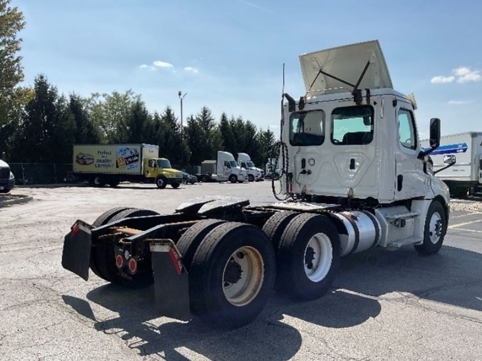 Day Cab Tractor-Heavy Duty Tractors-Freightliner-2018-T12664ST-Middlefield-OH-482,347\n\t\tmiles-$ 45,500 - Image 7