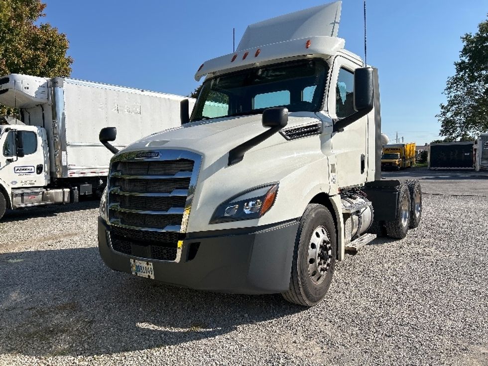 Day Cab Tractor-Heavy Duty Tractors-Freightliner-2018-T12664ST-Middlefield-OH-488,057\n\t\tmiles-$ 46,750 - Image 3