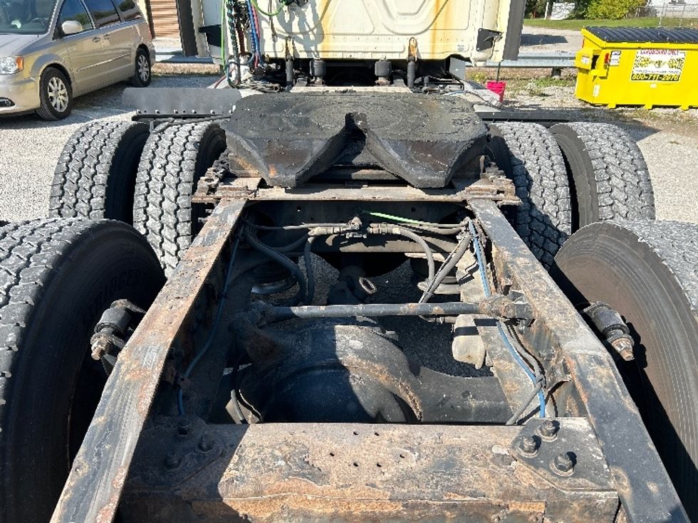 Day Cab Tractor-Heavy Duty Tractors-Freightliner-2018-T12664ST-Middlefield-OH-488,057\n\t\tmiles-$ 46,750 - Image 6