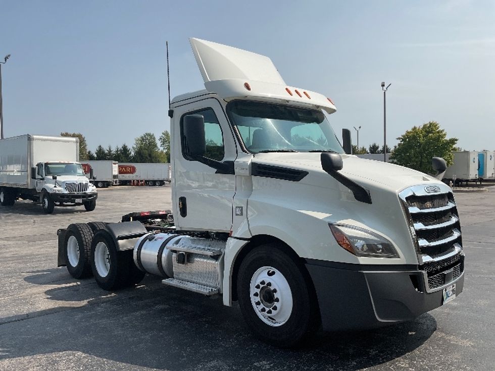 Day Cab Tractor-Heavy Duty Tractors-Freightliner-2018-T12664ST-Middlefield-OH-488,159\n\t\tmiles-$ 45,250 - Image 1