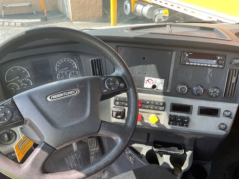 Day Cab Tractor-Heavy Duty Tractors-Freightliner-2018-T12664ST-Middlefield-OH-488,159\n\t\tmiles-$ 45,250 - Image 11
