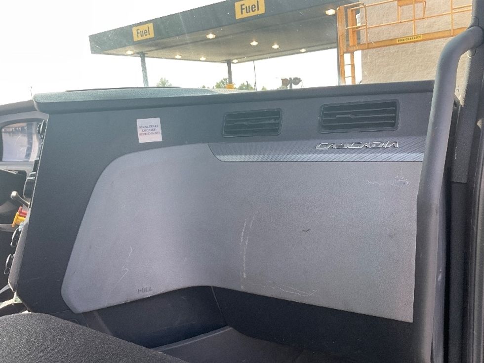 Day Cab Tractor-Heavy Duty Tractors-Freightliner-2018-T12664ST-Middlefield-OH-488,159\n\t\tmiles-$ 45,250 - Image 13