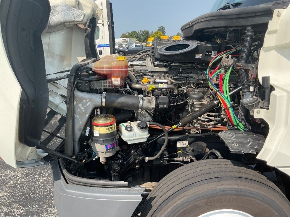 Day Cab Tractor-Heavy Duty Tractors-Freightliner-2018-T12664ST-Middlefield-OH-488,159\n\t\tmiles-$ 45,250 - Image 16