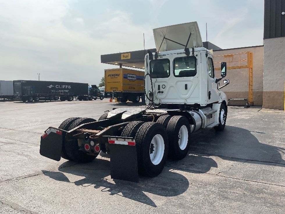 Day Cab Tractor-Heavy Duty Tractors-Freightliner-2018-T12664ST-Middlefield-OH-488,159\n\t\tmiles-$ 45,250 - Image 7