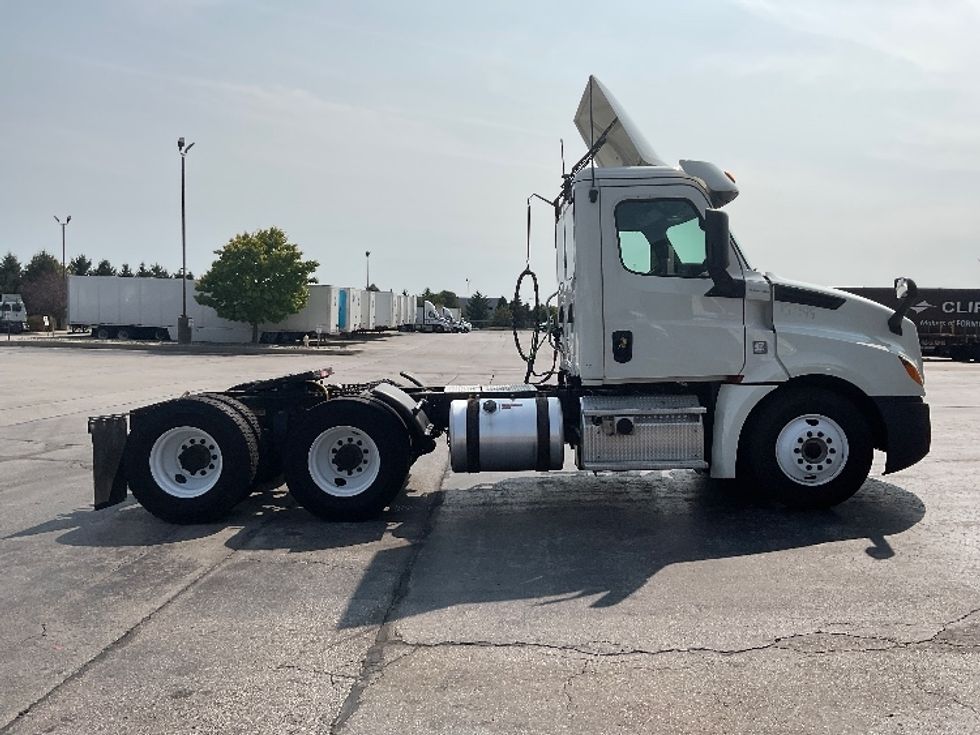 Day Cab Tractor-Heavy Duty Tractors-Freightliner-2018-T12664ST-Middlefield-OH-488,159\n\t\tmiles-$ 45,250 - Image 8