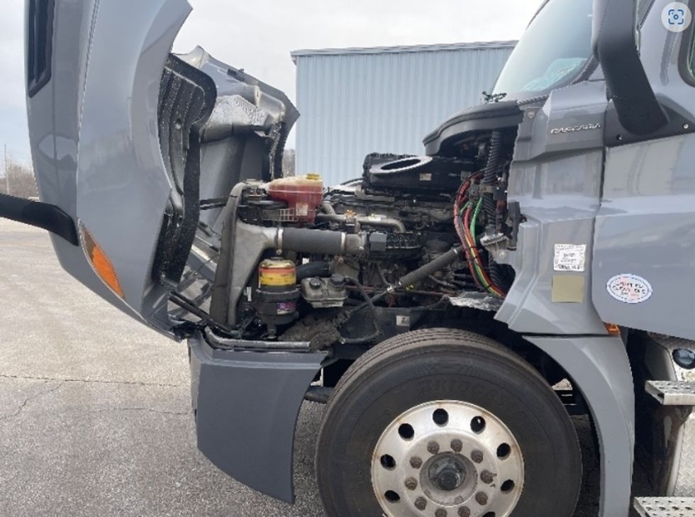 Day Cab Tractor-Heavy Duty Tractors-Freightliner-2018-T12664ST-Middlefield-OH-553,695\n\t\tmiles-$ 36,250 - Image 16