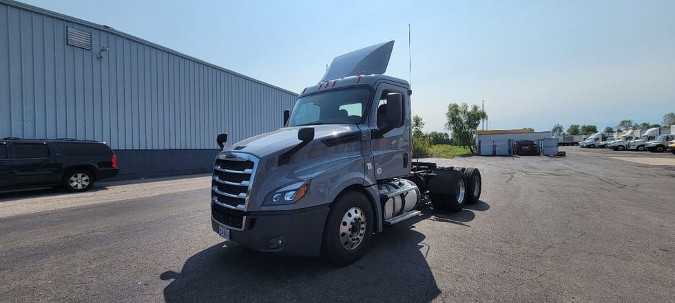 Day Cab Tractor-Heavy Duty Tractors-Freightliner-2018-T12664ST-Middlefield-OH-553,695\n\t\tmiles-$ 36,250 - Image 3