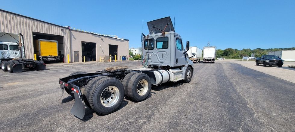 Day Cab Tractor-Heavy Duty Tractors-Freightliner-2018-T12664ST-Middlefield-OH-553,695\n\t\tmiles-$ 36,250 - Image 7