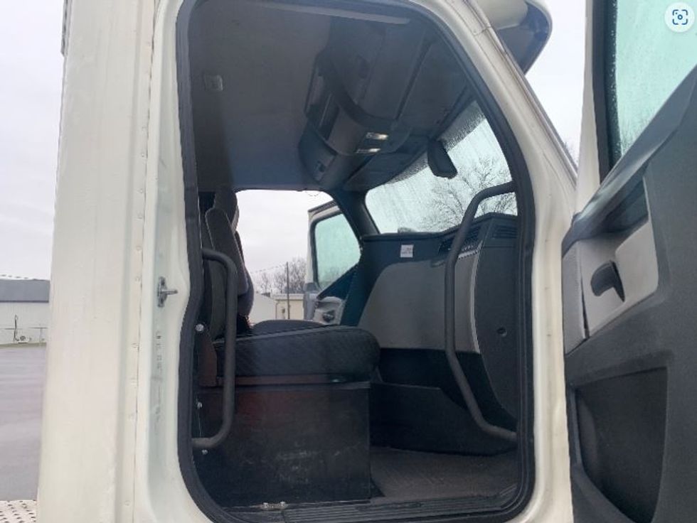 Day Cab Tractor-Heavy Duty Tractors-Freightliner-2018-T12664ST-Middlefield-OH-601,999\n\t\tmiles-$ 32,500 - Image 11