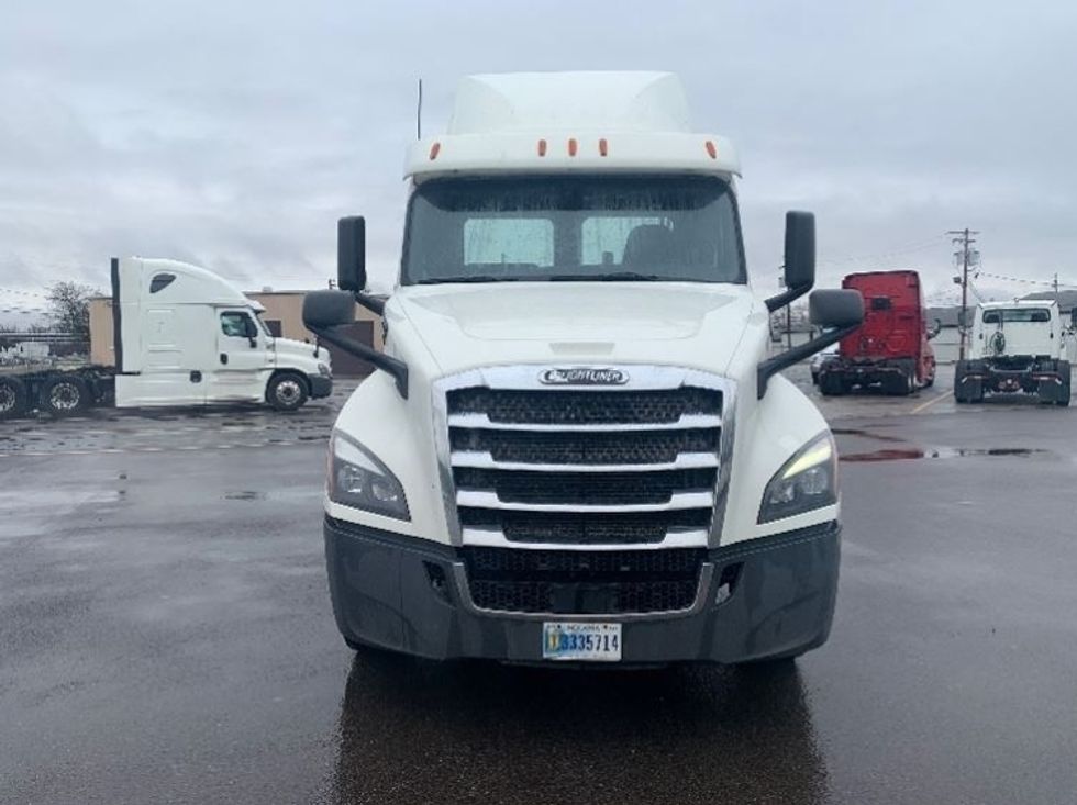 Day Cab Tractor-Heavy Duty Tractors-Freightliner-2018-T12664ST-Middlefield-OH-601,999\n\t\tmiles-$ 32,500 - Image 2