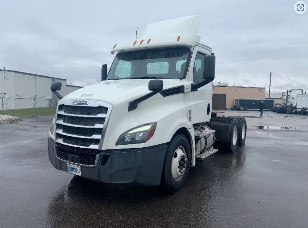 Day Cab Tractor-Heavy Duty Tractors-Freightliner-2018-T12664ST-Middlefield-OH-601,999\n\t\tmiles-$ 32,500 - Image 3